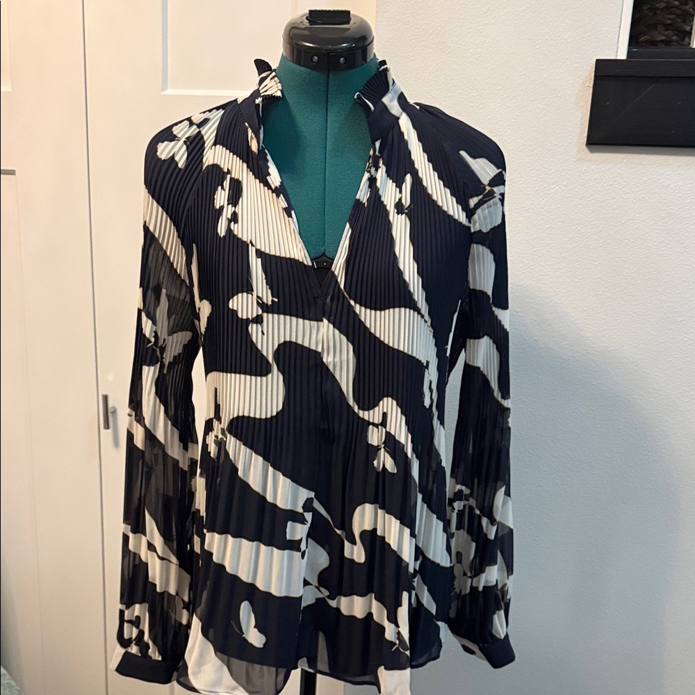 Ann Taylor Navy and White Patterned Blouse